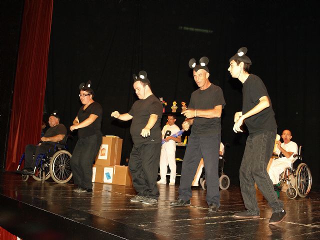 Un ciclo de teatro interpretado por discapacitados se clausura en el Centro Cultural de Ceutí mañana - 2, Foto 2