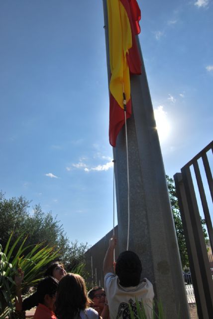 Izada de Bandera para celebrar la Fiesta Nacional - 1, Foto 1