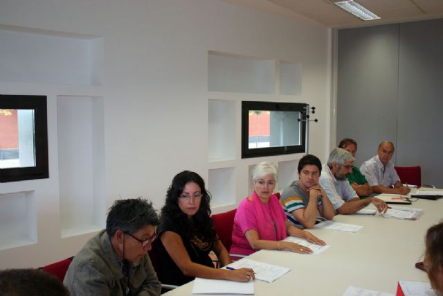 Reunión de la comisión creada para estudiar las acciones a desarrollar para atender a los colectivos más desfavorecidos - 1, Foto 1