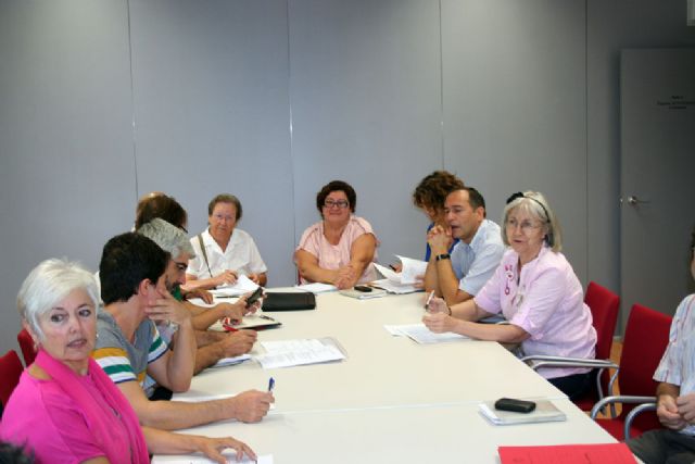 Reunión de la comisión creada para estudiar las acciones a desarrollar para atender a los colectivos más desfavorecidos - 3, Foto 3