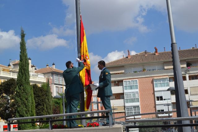 They keep a minute of silence in homage to the Spanish flag, Foto 7