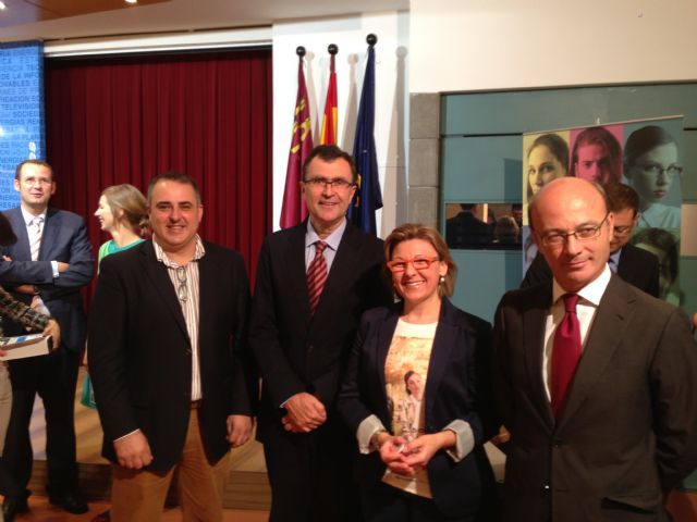 El Gobierno regional distingue el proyecto 'Tiempo de ayudar y cuidar' por su carácter innovador - 1, Foto 1