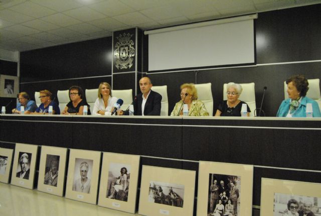 Las mujeres reivindican su papel en el devenir de Santiago de la Ribera - 1, Foto 1