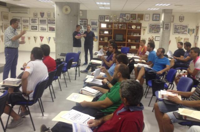 23 alumnos participan en Lorca en un curso de Instructor de Fútbol-Nivel 1 - 1, Foto 1