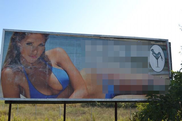 El Grupo Socialista denuncia la proliferación de vallas publicitarias sobre servicios sexuales en Murcia - 2, Foto 2