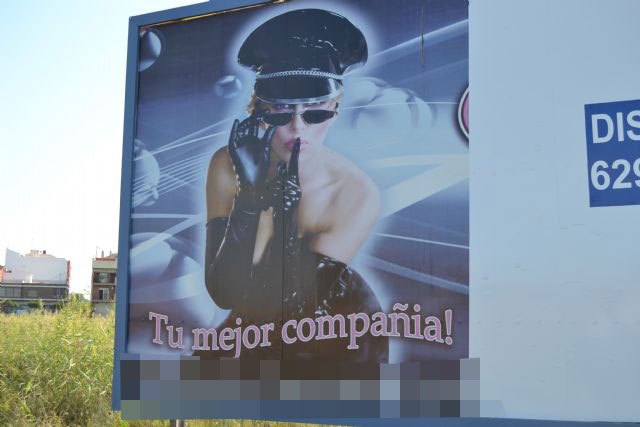 El Grupo Socialista denuncia la proliferación de vallas publicitarias sobre servicios sexuales en Murcia - 3, Foto 3
