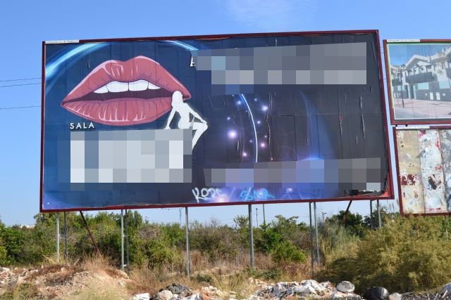 El Grupo Socialista denuncia la proliferación de vallas publicitarias sobre servicios sexuales en Murcia - 4, Foto 4