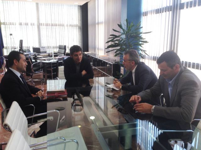 El alcalde de Lorquí consigue el compromiso del Consejero de Cultura para construir unas nuevas piscinas municipales - 2, Foto 2