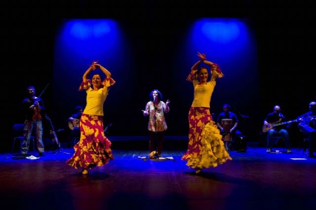 El grupo folk Azarbe para en el Teatro Vico con su espectáculo Reflejos de Tradición - 1, Foto 1