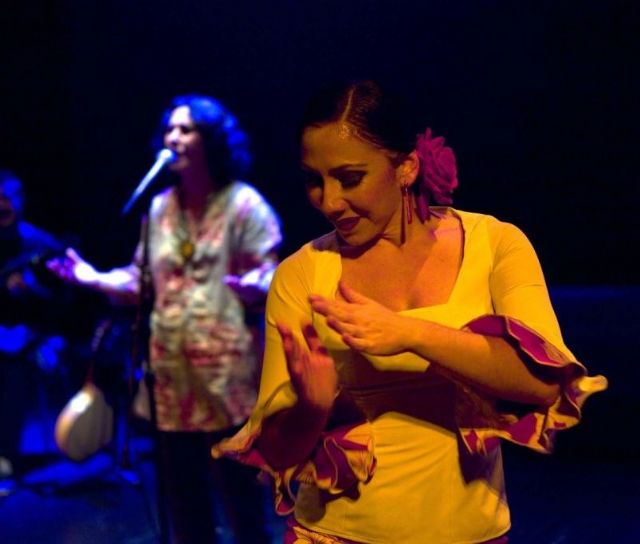 El grupo folk Azarbe para en el Teatro Vico con su espectáculo Reflejos de Tradición - 2, Foto 2