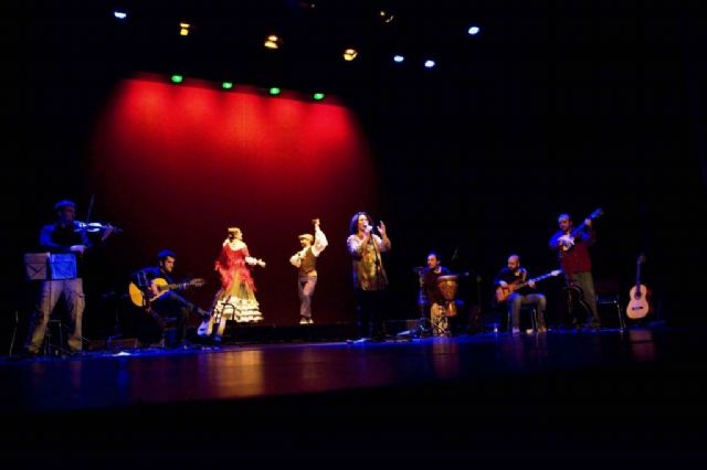 El grupo folk Azarbe para en el Teatro Vico con su espectáculo Reflejos de Tradición - 3, Foto 3