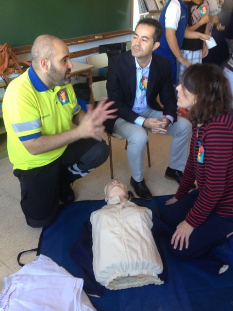 Alumnos de Lorquí aprenden a practicar la reanimación cardiopulmonar en el Día Europeo de Concienciación frente al Paro Cardíaco - 4, Foto 4