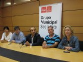 El Grupo Socialista exige la retirada inmediata de las toneladas de tierra vertidas cerca de la rambla de la Ventosa por las obras de la UCAM