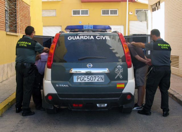 La Guardia Civil desmantela un grupo criminal que se hacía pasar por instaladores de suministros para robar en viviendas - 1, Foto 1