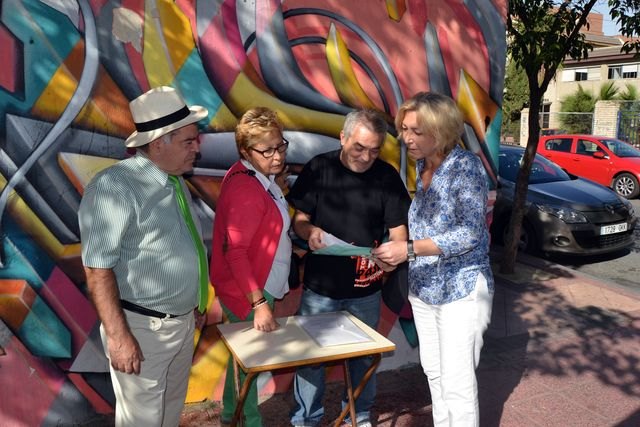 El Grupo Socialista denuncia que asociaciones de La Fama atienden a los vecinos en la calle - 2, Foto 2