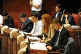 Alumnos de primero de bachillerato aprenden en la Asamblea la importancia de la pol�tica y del parlamentarismo