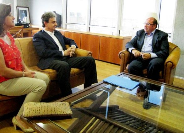 El Alcalde de Alguazas mantiene una reunión de trabajo con el Consejero de Educación, Universidades y Empleo - 1, Foto 1