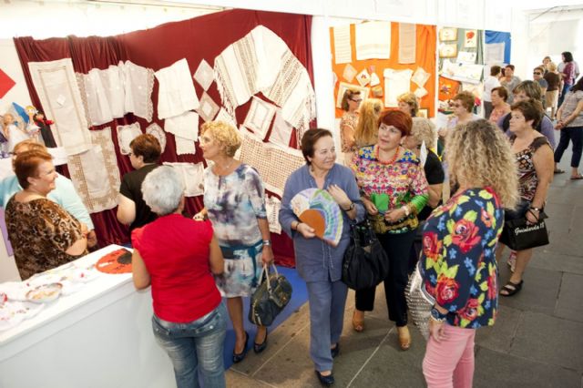 El Puerto de convierte en el escaparate solidario de las Asociaciones de Mujeres de Cartagena - 2, Foto 2