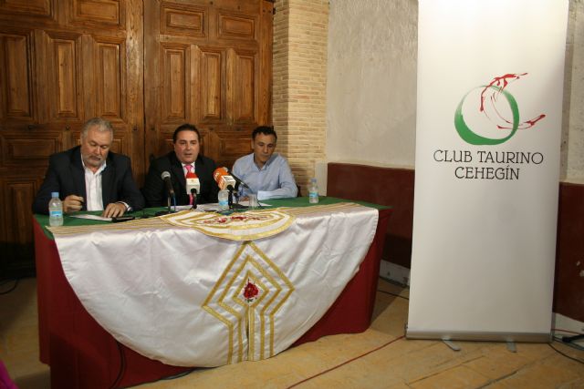 La Plaza de Toros acoge la presentación del Club Taurino de Cehegín - 2, Foto 2