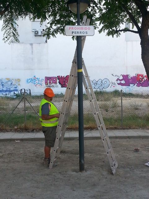 IU-Verdes denuncia la instalación de un cartel que prohíbe la presencia de perros en un jardín de San Pío - 1, Foto 1