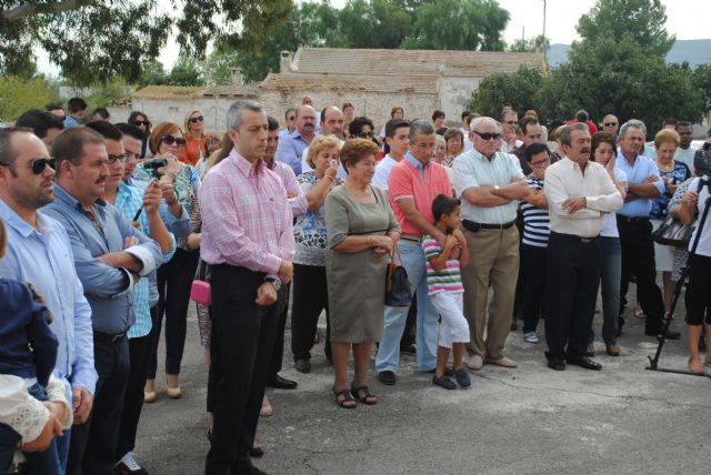 Más de trescientas personas arropan a la familia de Julián Muñoz López durante el nombramiento del local social de El Raiguero Alto, Foto 5