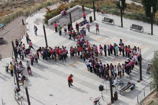 Cientos de Jumillanos y Jumillanas se ponen en marcha contra el cáncer en la I Marcha Municipal por la Mujer - 3, Foto 3