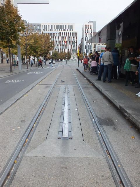 Iniesta conoce las bondades del Acumulador de Carga Rápida del tranvía de Zaragoza - 4, Foto 4