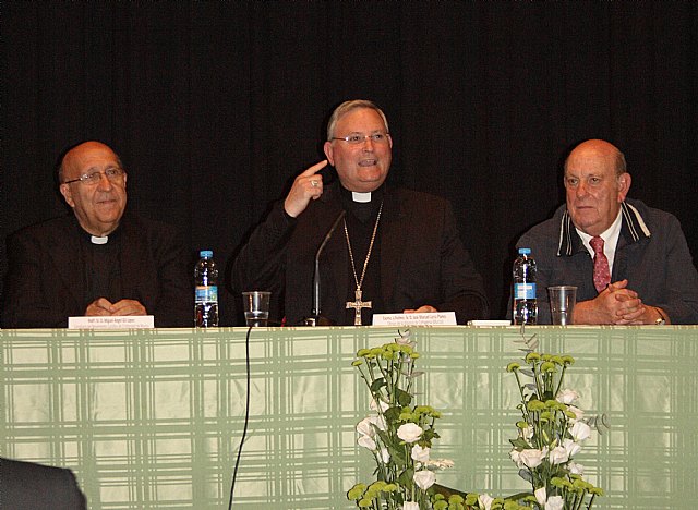 Mons. Lorca Planes habla de la Nueva Evangelización como una “invitación determinante y urgente” para el cristiano - 1, Foto 1