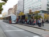 Iniesta conoce las bondades del Acumulador de Carga Rpida del tranva de Zaragoza