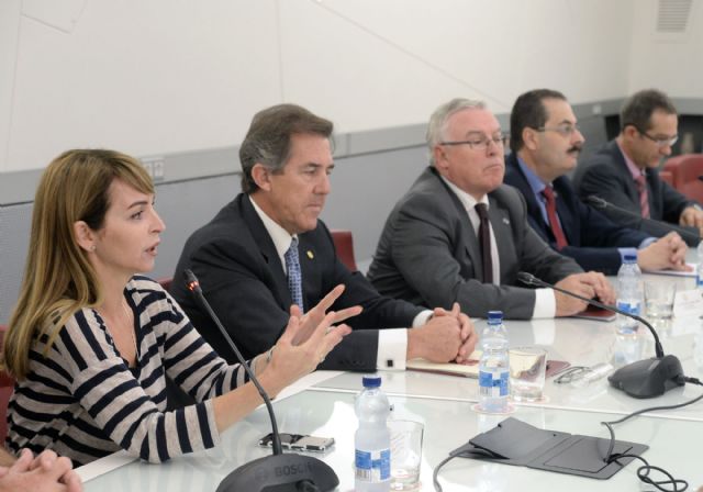 La Universidad de Murcia potenciará con la Federación el fútbol femenino entre las universitarias - 1, Foto 1
