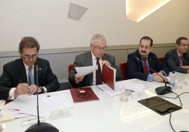 La Universidad de Murcia potenciará con la Federación el fútbol femenino entre las universitarias - 2, Foto 2
