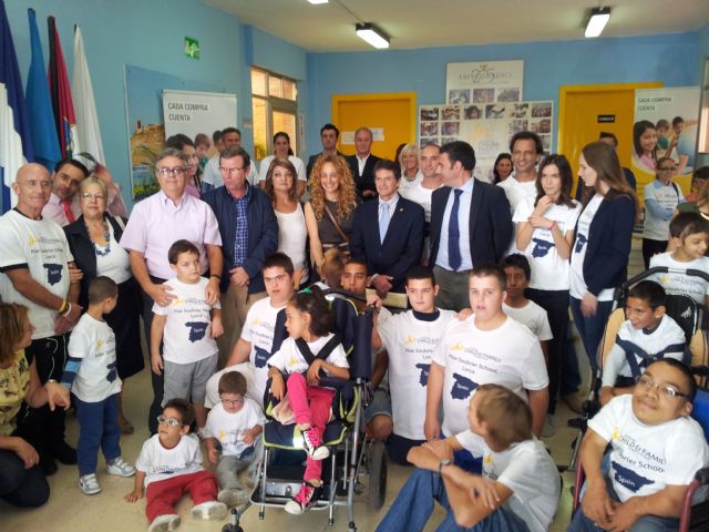 El Alcalde agradece a la Fundación Lyoness la donación realizada para mejorar el colegio Pilar Soubrier que beneficiará a los 140 alumnos del centro - 1, Foto 1