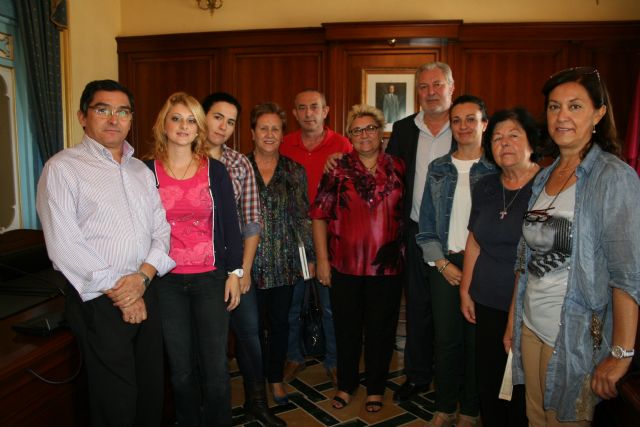 El Ayuntamiento entrega casi 12.000 euros a Cáritas y dos asociaciones culturales del municipio - 1, Foto 1