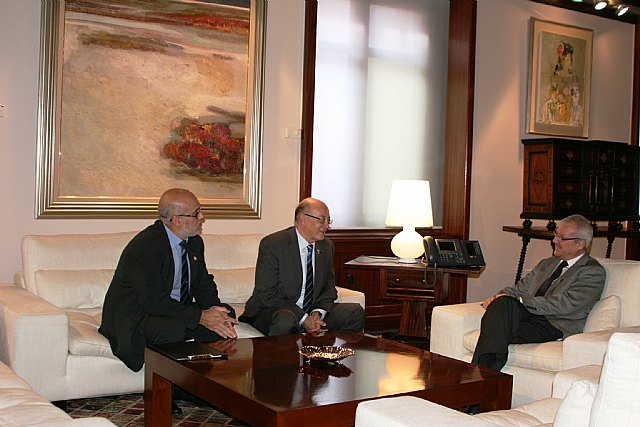 El jefe del Ejecutivo recibe al alcalde de Cieza y al presidente de la Junta de Hermandades Pasionarias - 1, Foto 1