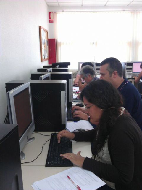 Curso de informática básica para las mujeres de la asociación Isabel González torreña - 2, Foto 2