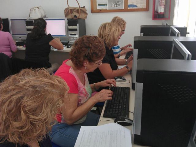 Curso de informática básica para las mujeres de la asociación Isabel González torreña - 5, Foto 5