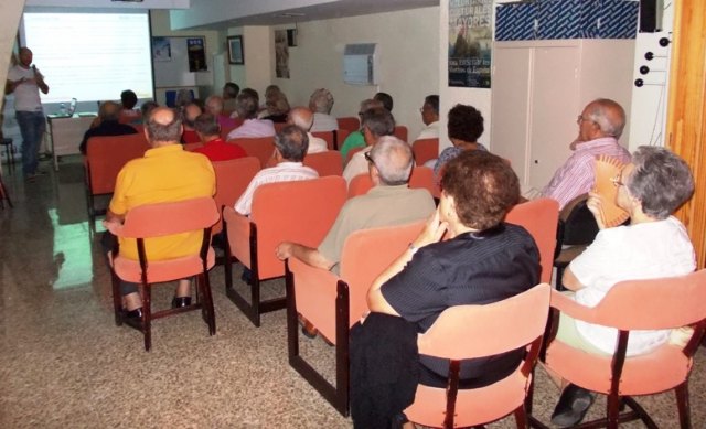 El Servicio de Teleasistencia imparte una charla sobre primeros auxilios en el Centro de Día Cartagena I - 1, Foto 1