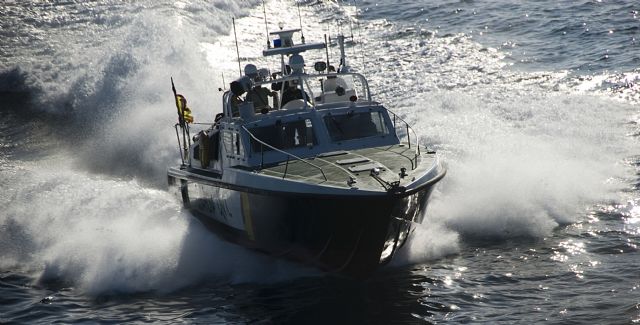 La Guardia Civil localiza y rescata a una pareja que se encontraba perdida tras salir a navegar con una pequeña embarcación - 1, Foto 1