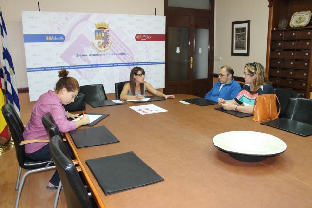 La concejal de Sanidad se reúne con miembros de la Asociación Jumillana para la Integración de Trastornos Mentales - 1, Foto 1