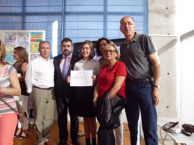 Una alumna jumillana recibe de manos del consejero de Educación, un segundo premio en el concurso ´Crece en Seguridad´ - 2, Foto 2