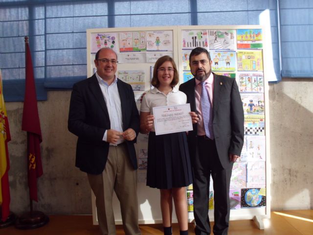 Una alumna jumillana recibe de manos del consejero de Educación, un segundo premio en el concurso ´Crece en Seguridad´ - 3, Foto 3