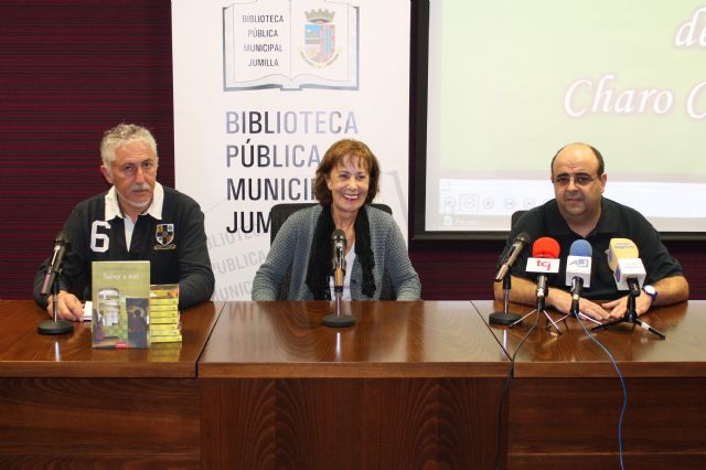 La autora de Sabor a ron, Charo Cutillas, habla de su obra en Jumilla en un encuentro organizado por la Biblioteca Municipal - 3, Foto 3