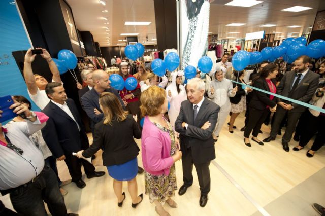 La alcaldesa apela al compromiso social en la apertura de Primark - 2, Foto 2