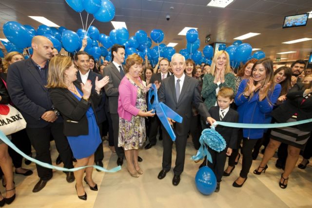 La alcaldesa apela al compromiso social en la apertura de Primark - 3, Foto 3