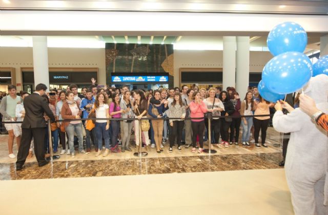 La alcaldesa apela al compromiso social en la apertura de Primark - 5, Foto 5