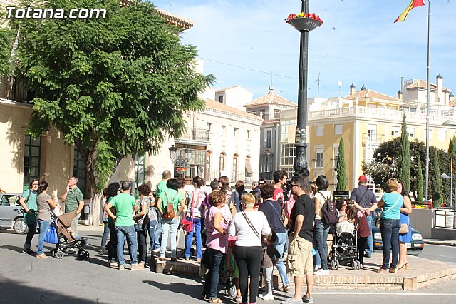 Concentracin de la comunidad escolar de Totana con motivo de la huelga general en educacin - 2