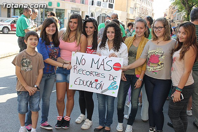 Concentracin de la comunidad escolar de Totana con motivo de la huelga general en educacin - 23
