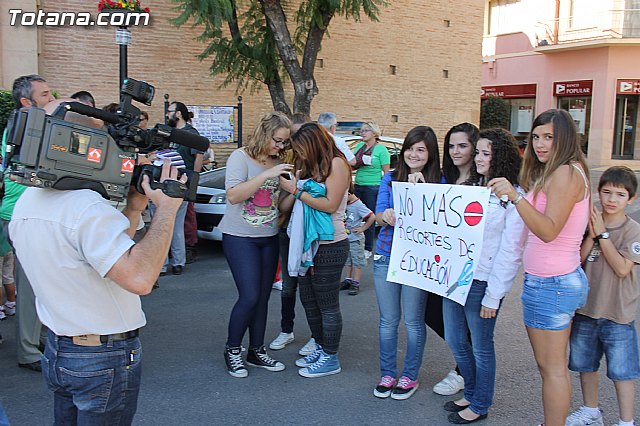 Concentracin de la comunidad escolar de Totana con motivo de la huelga general en educacin - 29