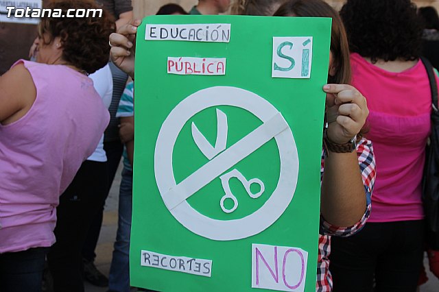 Concentracin de la comunidad escolar de Totana con motivo de la huelga general en educacin - 42