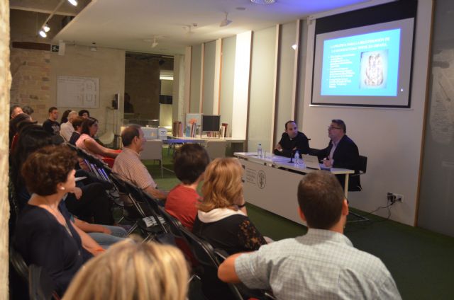 D. Manuel Pérez Sánchez diserta sobre la casulla del Obispo Diego de Rojas Contreras, pieza del mes del Museo de la Catedral de Murcia - 1, Foto 1